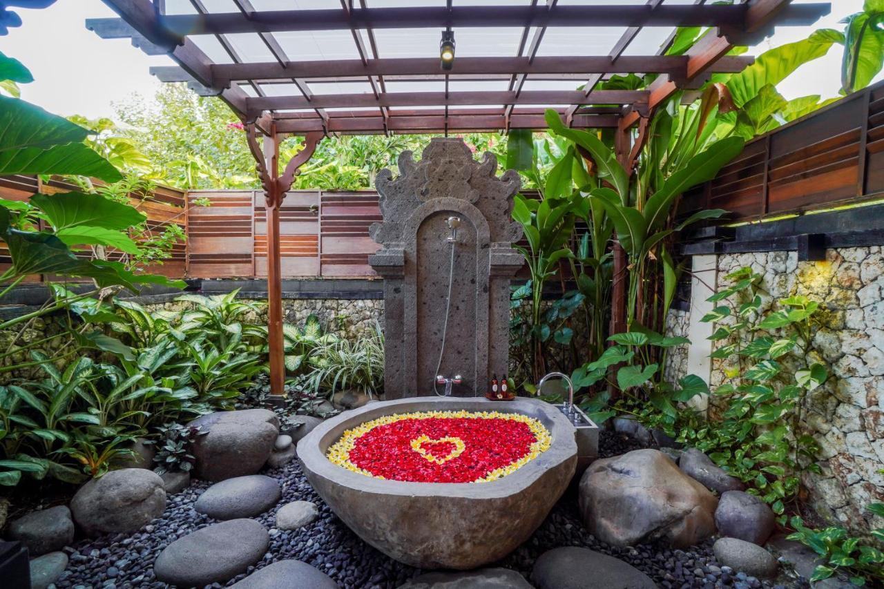 Giri Bhagawan Villas & Spa Nusa Dua  Exterior photo