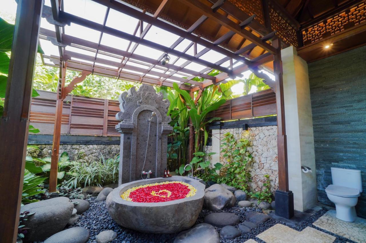 Giri Bhagawan Villas & Spa Nusa Dua  Exterior photo